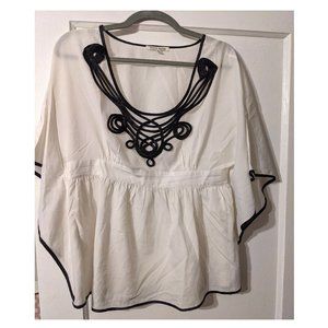 Beautiful Batwing Sleeve Black & White Top Large
